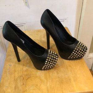 Steve Madden studded toe platform heel